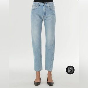 Toteme Twisted Seam Jeans. Size 27. Light blue.
